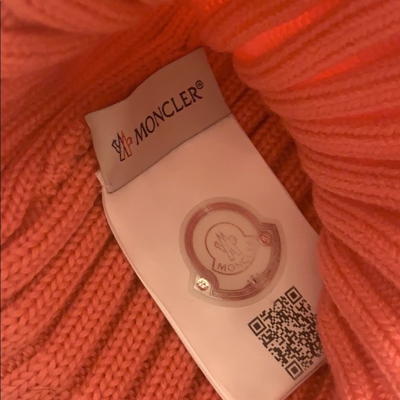 Moncler hat - Picture 2 of 4